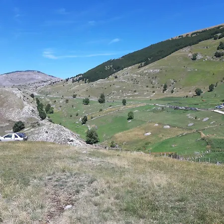 - Vikendica * Gornji Lukomir